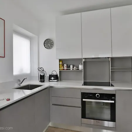 Ramarro Apartment