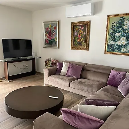 Ramarro Apartment